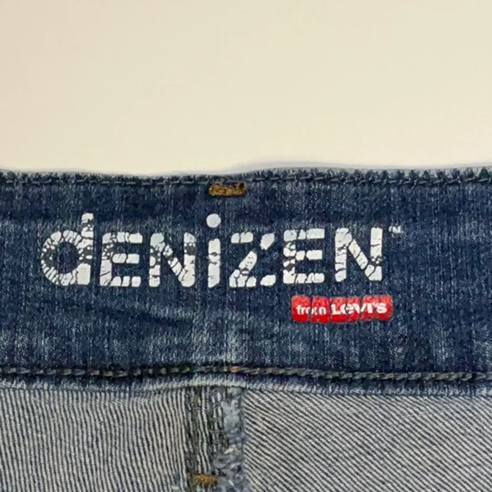 Denizen from Levi’s Classic Stretch Cuffed Blue Jean Shorts ~ Mid Rise ~ Size 10 - Picture 7 of 10